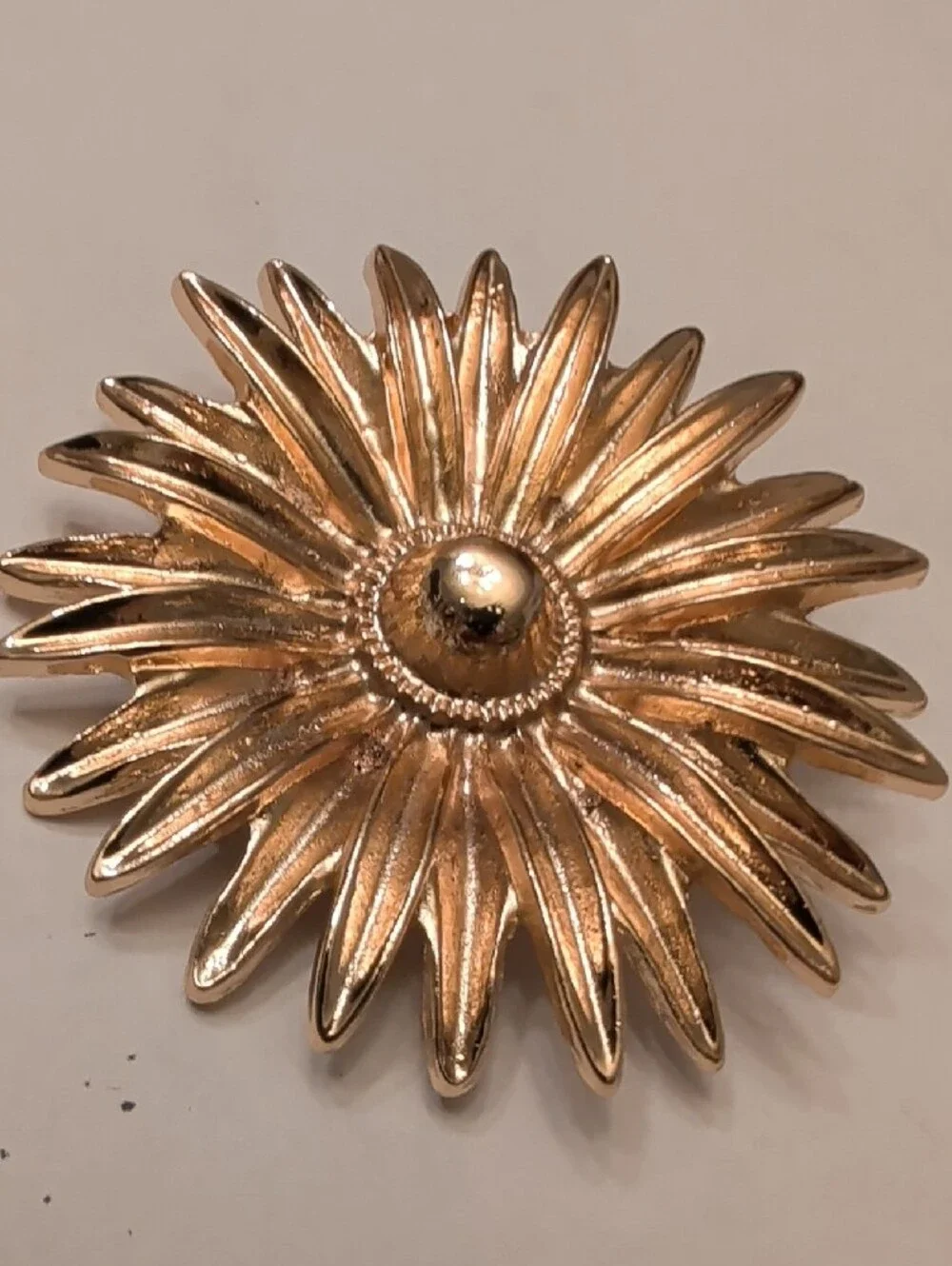 Gold Tone Sunflower Floral Brooch